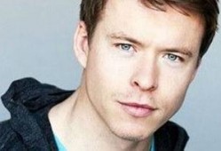 新闻爆料闪电侠,新闻爆料揭示超级英雄的神秘面纱